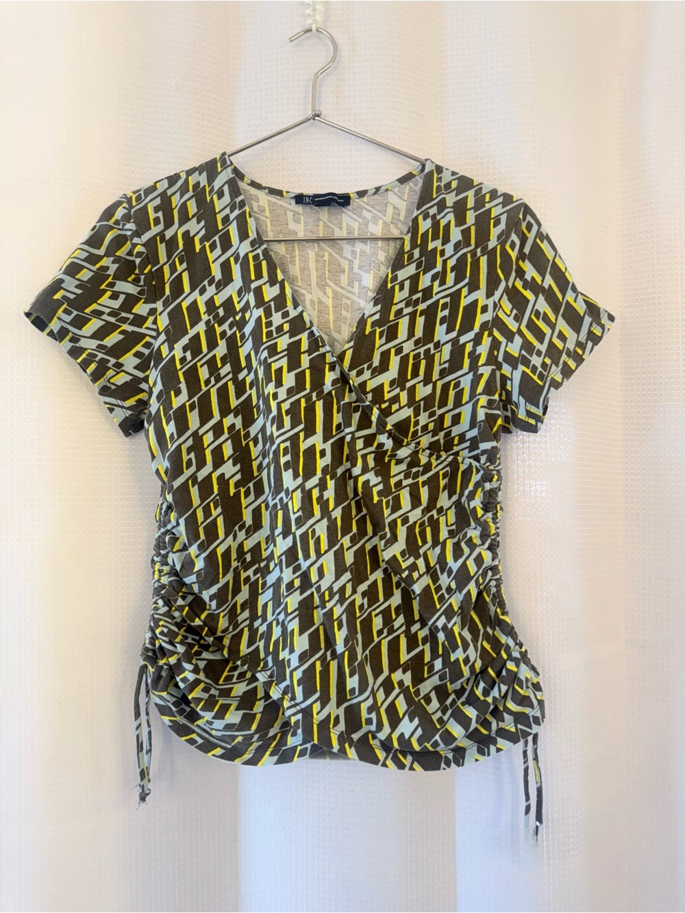 INC International Concepts 
100% Cotton
Fits Medium 
Geometric Print
Olive green